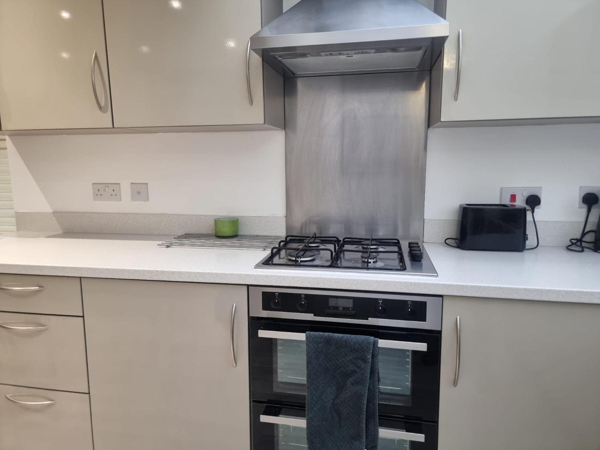Bromley Common- Double Bedroom With En-Suite With Private Lounge In Shared Town House Kültér fotó
