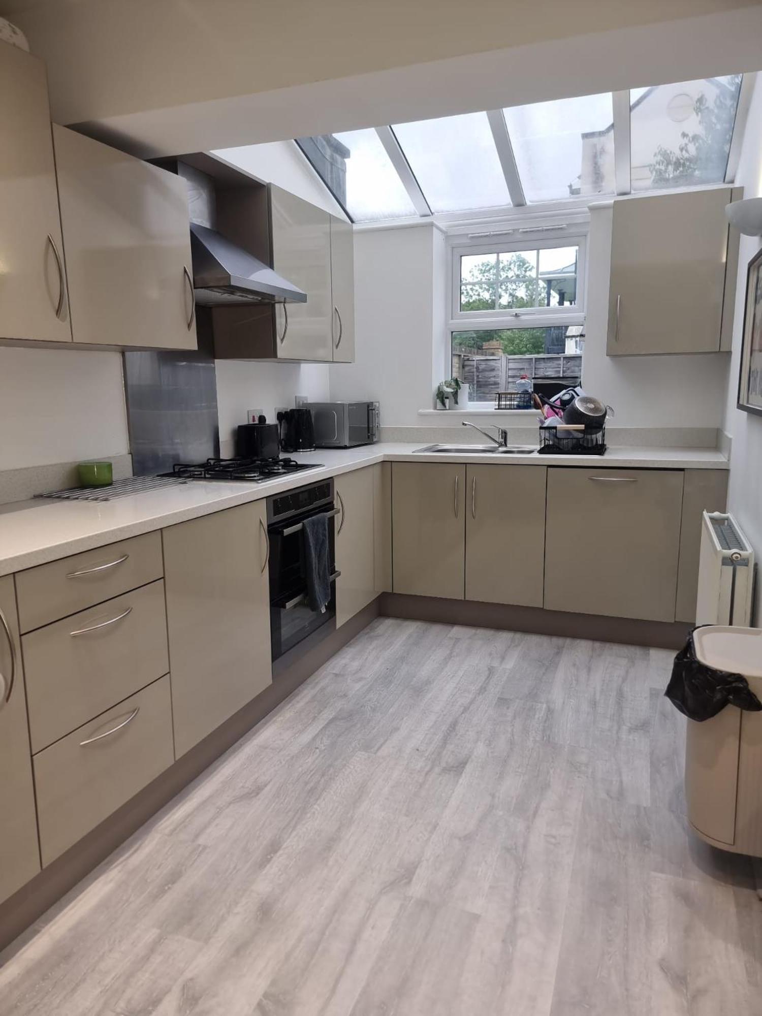 Bromley Common- Double Bedroom With En-Suite With Private Lounge In Shared Town House Kültér fotó