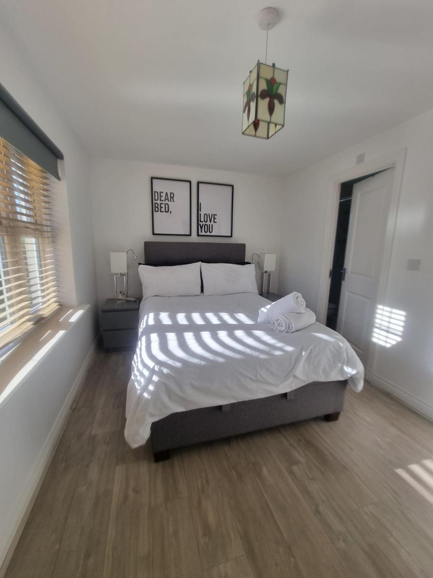 Bromley Common- Double Bedroom With En-Suite With Private Lounge In Shared Town House Kültér fotó