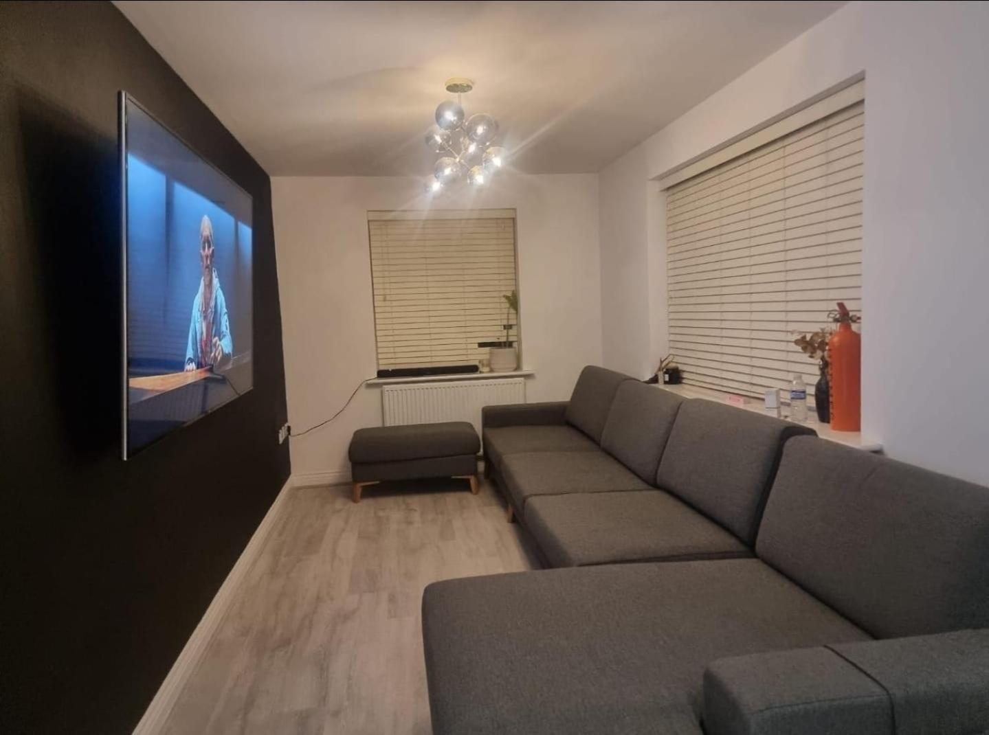 Bromley Common- Double Bedroom With En-Suite With Private Lounge In Shared Town House Kültér fotó