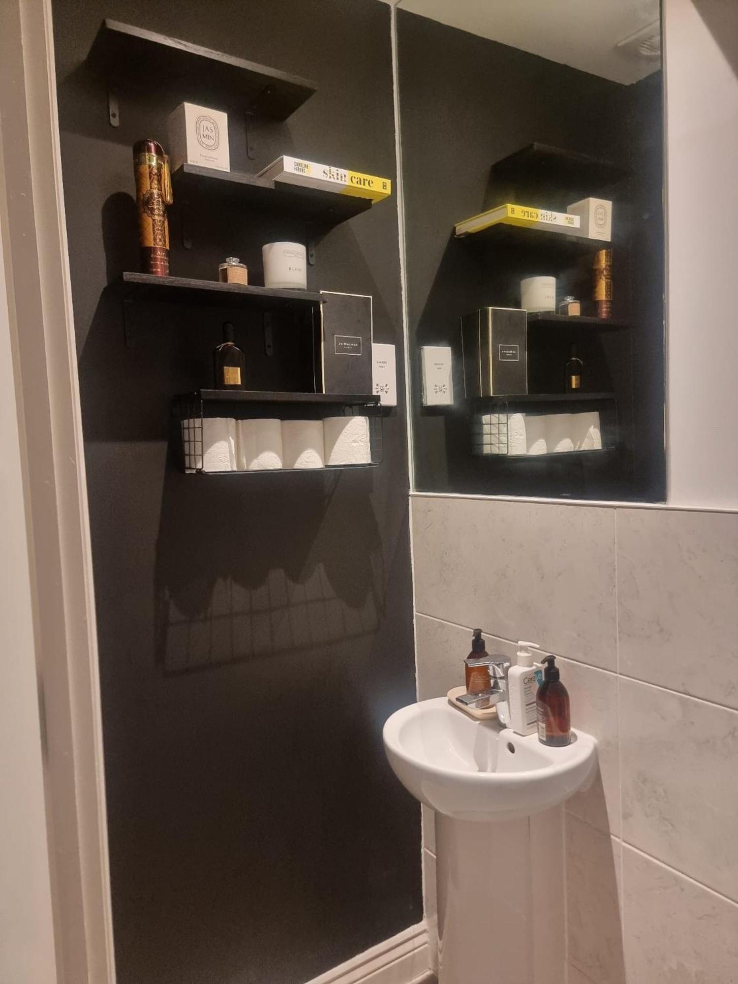 Bromley Common- Double Bedroom With En-Suite With Private Lounge In Shared Town House Kültér fotó